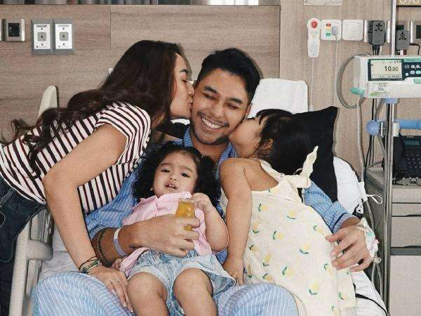 Tanggapan Siti Badriah usai Krisjiana Vasektomi: Terima Kasih Sayangku Tanggapan Siti Badriah usai Krisjiana Vasektomi: Terima Kasih Sayangku