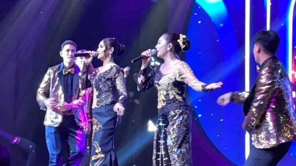 Bawakan Lagu Cikini ke Gondangdia, Duo Anggrek Sukses Hibur Penonton PDA 2026 Bawakan Lagu Cikini ke Gondangdia, Duo Anggrek Sukses Hibur Penonton PDA 2026