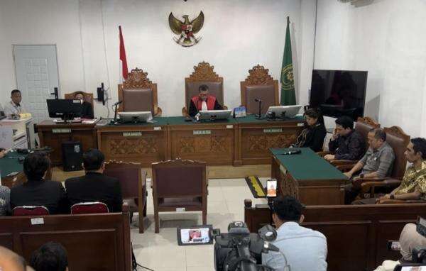 Hakim PN Jaksel Tolak Praperadilan ke-3 Mantan Wakil Kepala BGN Lodewyk Pusung Hakim PN Jaksel Tolak Praperadilan ke-3 Mantan Wakil Kepala BGN Lodewyk Pusung