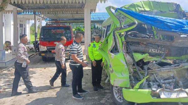 Identitas 7 Korban Tewas Kecelakaan Maut Travel vs Truk di Tol Lima Puluh-Indrapura Identitas 7 Korban Tewas Kecelakaan Maut Travel vs Truk di Tol Lima Puluh-Indrapura