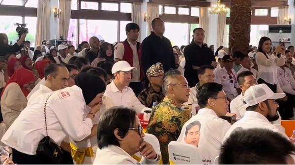 Jokowi Hadiri Refleksi Sumpah Pemuda Bersama Relawan Gibran di Solo Jokowi Hadiri Refleksi Sumpah Pemuda Bersama Relawan Gibran di Solo