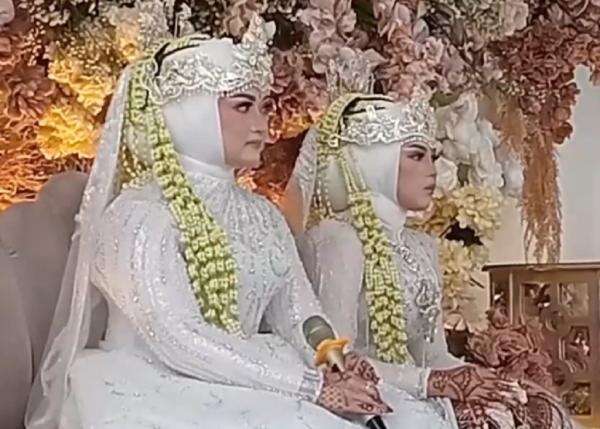 Viral Pimpinan Ponpes di Kuningan Dapat Kado Istri Muda di Hari Jadi Pernikahan Viral Pimpinan Ponpes di Kuningan Dapat Kado Istri Muda di Hari Jadi Pernikahan