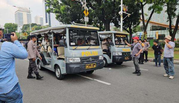 Massa Pendukung MBG Diterima Wamensesneg, Lalin Medan Merdeka Selatan Jakpus Berangsur Normal Massa Pendukung MBG Diterima Wamensesneg, Lalin Medan Merdeka Selatan Jakpus Berangsur Normal