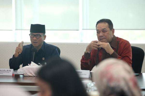 Mendes Yandri Kunjungi iNews Media Group, Bahas Kolaborasi Octahelix Bangun Desa Mendes Yandri Kunjungi iNews Media Group, Bahas Kolaborasi Octahelix Bangun Desa