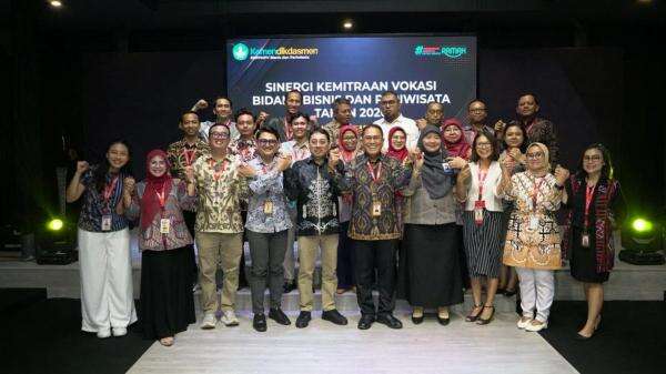 3.870 Lulusan Alfamart dan Alfamidi Class Terserap Kerja, 794 Guru Vokasi Lulus Penguatan Kompetensi 3.870 Lulusan Alfamart dan Alfamidi Class Terserap Kerja, 794 Guru Vokasi Lulus Penguatan Kompetensi
