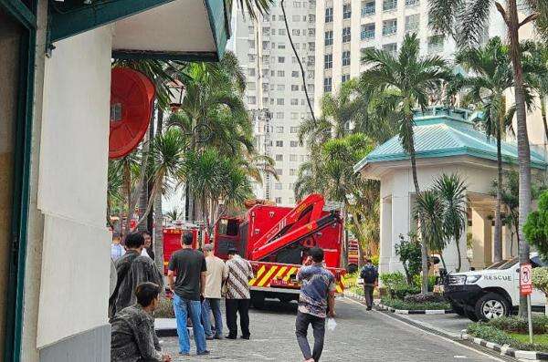 Detik-Detik Kebakaran Apartemen di Tanah Abang, Teriakan Histeris Minta Tolong Terdengar dari Lantai Lima Detik-Detik Kebakaran Apartemen di Tanah Abang, Teriakan Histeris Minta Tolong Terdengar dari Lantai Lima