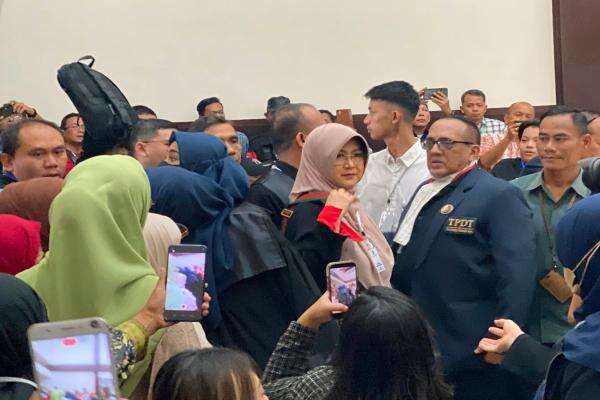 Dokter Tifa: Hijrah dari Urusan Ijazah Jokowi Bukan Mundur! Dokter Tifa: Hijrah dari Urusan Ijazah Jokowi Bukan Mundur!