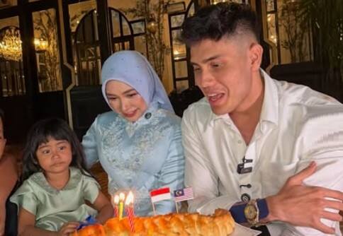 Aisar Khaled Hadir di Ulang Tahun Moana, Netizen Curiga Ingin Dekati Ria Ricis Aisar Khaled Hadir di Ulang Tahun Moana, Netizen Curiga Ingin Dekati Ria Ricis