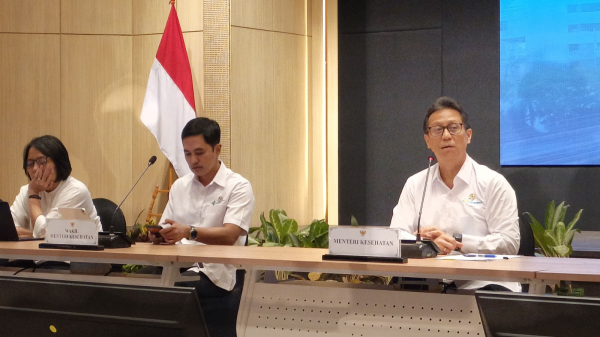 Kualitas Udara Belum Sehat, Menkes Imbau Warga Tetap di Rumah dan Kenakan Masker Kualitas Udara Belum Sehat, Menkes Imbau Warga Tetap di Rumah dan Kenakan Masker