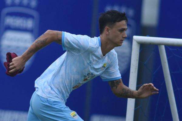 Baru Pulang dari Timnas, Eliano Reijnders Siap Bawa Persib Hadapi Bali United Baru Pulang dari Timnas, Eliano Reijnders Siap Bawa Persib Hadapi Bali United