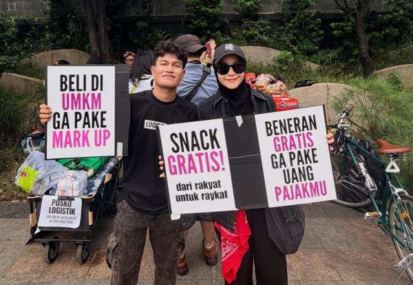 Bantu Aksi Demo, Zaskia Mecca Jadi Relawan Posko Logistik Bantu Aksi Demo, Zaskia Mecca Jadi Relawan Posko Logistik