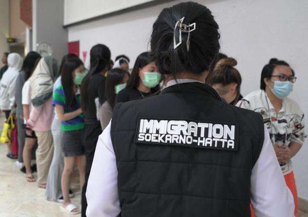 Imigrasi Deportasi 25 WN Vietnam yang Langgar Izin Tinggal Imigrasi Deportasi 25 WN Vietnam yang Langgar Izin Tinggal