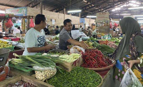 Harga Bawang Merah Tembus Rp72.500, Cabai Rp77.500 dan Daging Sapi Capai Rp200 Ribu per Kg Harga Bawang Merah Tembus Rp72.500, Cabai Rp77.500 dan Daging Sapi Capai Rp200 Ribu per Kg