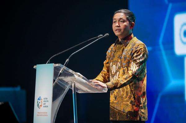 Menhut: Tak Hanya Elite, Warga di Hutan Adat juga Bisa Ikut Perdagangan Karbon Menhut: Tak Hanya Elite, Warga di Hutan Adat juga Bisa Ikut Perdagangan Karbon