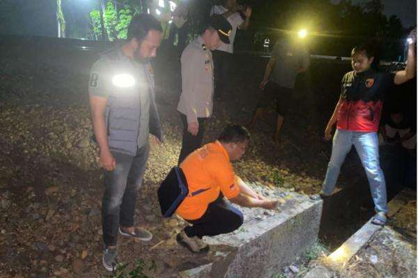 Berdiri Terlalu Dekat Rel, Penjaga Pelintasan Tewas Terserempet KA Babaranjang di Prabumulih Berdiri Terlalu Dekat Rel, Penjaga Pelintasan Tewas Terserempet KA Babaranjang di Prabumulih