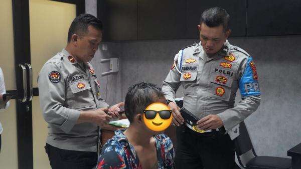 Todongkan Senjata Airsoft Gun ke Pemilik Mobil Taksi Online, Pria di Tasikmalaya Diamankan Polisi Todongkan Senjata Airsoft Gun ke Pemilik Mobil Taksi Online, Pria di Tasikmalaya Diamankan Polisi