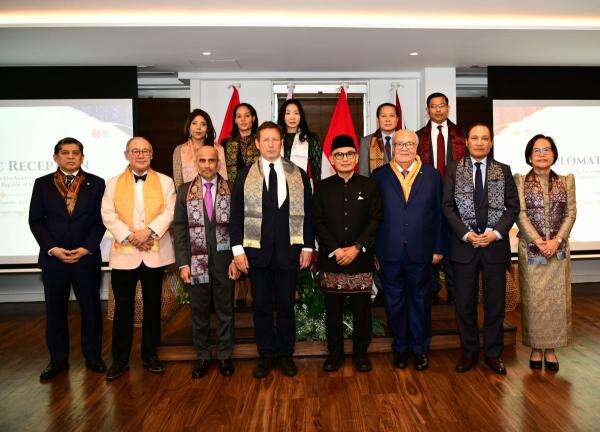 Kedubes RI di London Gelar Diplomasi Budaya, dari Songket hingga Tabola Bale Kedubes RI di London Gelar Diplomasi Budaya, dari Songket hingga Tabola Bale