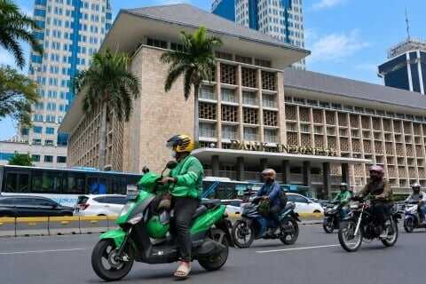Rupiah Tertekan, BI Diramal Masih Tahan Suku Bunga di Level 5,75 Rupiah Tertekan, BI Diramal Masih Tahan Suku Bunga di Level 5,75