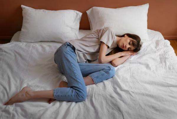 Benarkah Tidur Tanpa Bantal Lebih Sehat? Benarkah Tidur Tanpa Bantal Lebih Sehat?