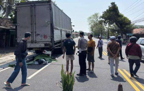 Kecelakaan Maut di Kulonprogo, Pasutri asal Banyumas Tewas usai Tabrak Truk Parkir Kecelakaan Maut di Kulonprogo, Pasutri asal Banyumas Tewas usai Tabrak Truk Parkir