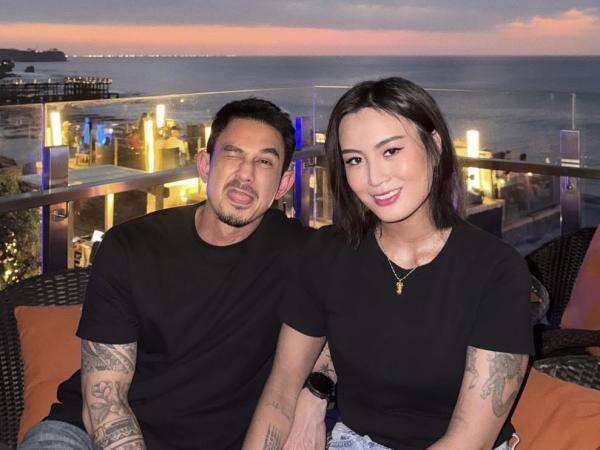 Fandy Christian Pamer Pacar Baru usai Cerai dari Dahlia Poland, Ini Fotonya! Fandy Christian Pamer Pacar Baru usai Cerai dari Dahlia Poland, Ini Fotonya!