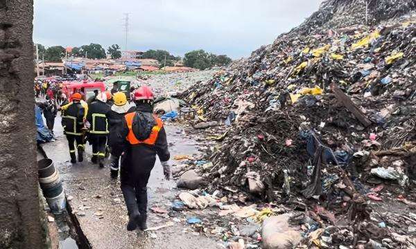 Tempat Pembuangan Sampah di Guinea Longsor, Puluhan Orang Tewas Tertimbun Tempat Pembuangan Sampah di Guinea Longsor, Puluhan Orang Tewas Tertimbun