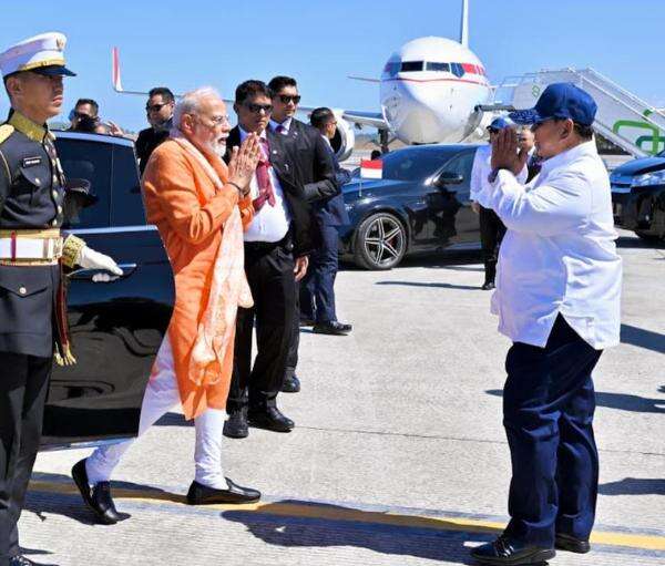 Naik Helikopter, Prabowo dan PM Modi Melihat Pesona Candi Prambanan dari Udara Naik Helikopter, Prabowo dan PM Modi Melihat Pesona Candi Prambanan dari Udara