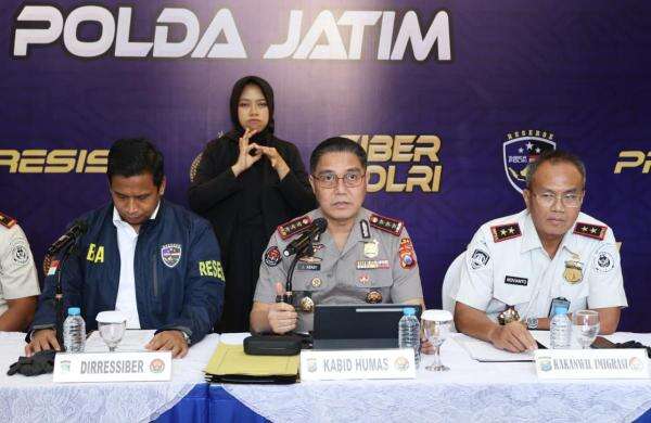 Polisi Ungkap Kasus Love Scamming, Incar Perempuan Usia 45-60 Tahun Polisi Ungkap Kasus Love Scamming, Incar Perempuan Usia 45-60 Tahun