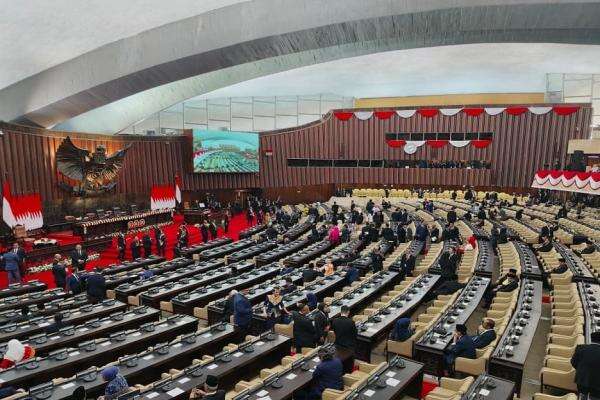 Anggota DPR dari Fraksi Gerindra: Presiden Tidak Bisa Diberhentikan terkait Sengketa Wapres Anggota DPR dari Fraksi Gerindra: Presiden Tidak Bisa Diberhentikan terkait Sengketa Wapres