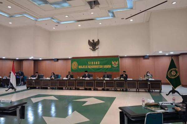 Menikah Siri Tanpa Izin Istri, Hakim PTUN Dihukum Nonpalu 1 Tahun Menikah Siri Tanpa Izin Istri, Hakim PTUN Dihukum Nonpalu 1 Tahun