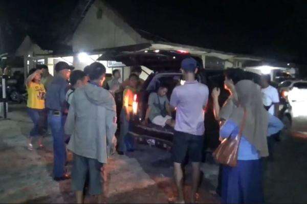 Warga Labura Diduga Tewas Dianiaya, Keluarga Bawa Jenazah ke Polsek Minta Keadilan Warga Labura Diduga Tewas Dianiaya, Keluarga Bawa Jenazah ke Polsek Minta Keadilan
