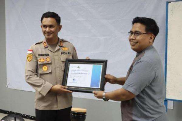 Kisah Kombes Agustinus Christmas, dari Mengajar Mahasiswa hingga Dijuluki Jenderal Kopi Kisah Kombes Agustinus Christmas, dari Mengajar Mahasiswa hingga Dijuluki Jenderal Kopi
