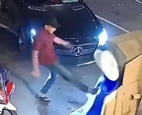Polisi Usut Asal-usul Airsoft Gun Adam Deni saat Ngamuk di Ruko Jakut Polisi Usut Asal-usul Airsoft Gun Adam Deni saat Ngamuk di Ruko Jakut