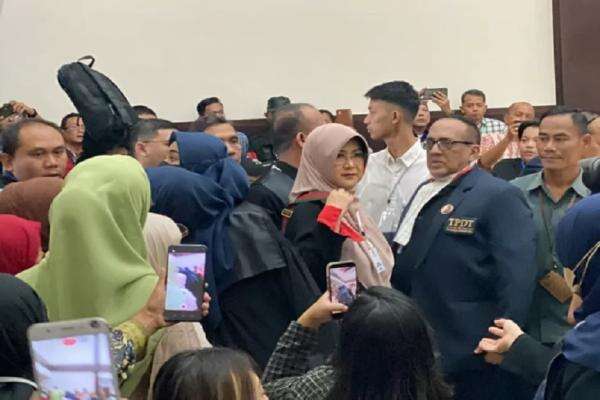 PN Jaktim Tunda Sidang Dakwaan Dokter Tifa, Kembali Digelar 13 Agustus PN Jaktim Tunda Sidang Dakwaan Dokter Tifa, Kembali Digelar 13 Agustus