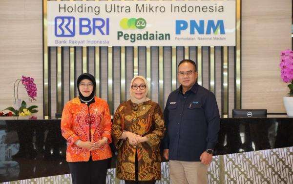 Ibu-Ibu PNM Mekaar Jadi Wajah Perempuan Berdaya dalam Sensus Ekonomi 2026 Ibu-Ibu PNM Mekaar Jadi Wajah Perempuan Berdaya dalam Sensus Ekonomi 2026