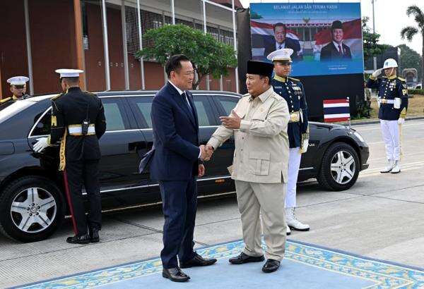 Momen Akrab Prabowo Antar Langsung Kepulangan PM Thailand Anutin di Lanud Halim Perdanakusuma Momen Akrab Prabowo Antar Langsung Kepulangan PM Thailand Anutin di Lanud Halim Perdanakusuma