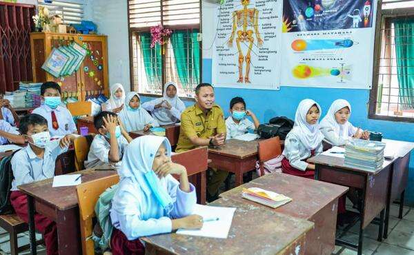 Utamakan Kesehatan Anak, Pemko Pekanbaru Terapkan PJJ 2 Hari sambil Pantau Kualitas Udara Utamakan Kesehatan Anak, Pemko Pekanbaru Terapkan PJJ 2 Hari sambil Pantau Kualitas Udara