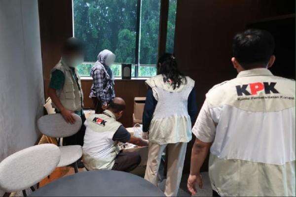 KPK Geledah Rumah Dirjen PPTR Kementerian ATR/BPN Lampri di Bekasi KPK Geledah Rumah Dirjen PPTR Kementerian ATR/BPN Lampri di Bekasi