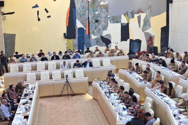 DPR Usul Gubernur Jadi Kepala Badan Reforma Agraria Nasional di Tingkat Provinsi DPR Usul Gubernur Jadi Kepala Badan Reforma Agraria Nasional di Tingkat Provinsi