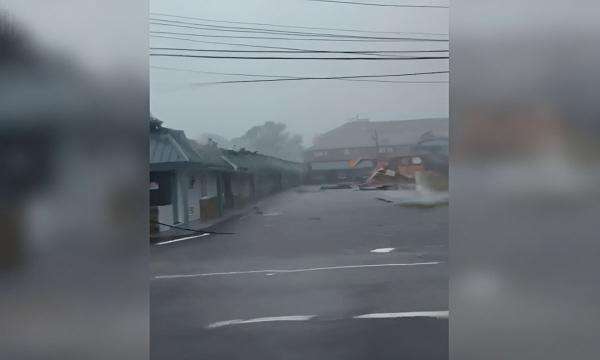Tornado Hantam Dover AS, Bangunan Rusak hingga Tiang Listrik Tumbang Tornado Hantam Dover AS, Bangunan Rusak hingga Tiang Listrik Tumbang