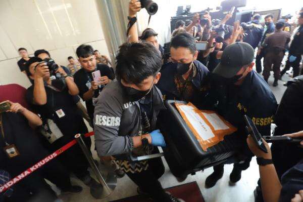 Kadar Emas Batangan yang Ditemukan di Rumah Febrie Adriansyah 23 Karat Kadar Emas Batangan yang Ditemukan di Rumah Febrie Adriansyah 23 Karat