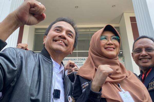 Roy Suryo Hadiri Sidang Dokter Tifa: Kami Tetap Bersama, Tak Ada Perpecahan Roy Suryo Hadiri Sidang Dokter Tifa: Kami Tetap Bersama, Tak Ada Perpecahan