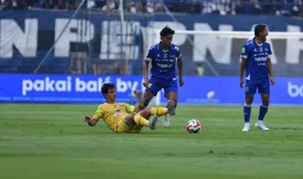Persib Gilas Persebaya, Debut Thom Haye dan Eliano Reijnders Diganggu Hujan Deras Persib Gilas Persebaya, Debut Thom Haye dan Eliano Reijnders Diganggu Hujan Deras