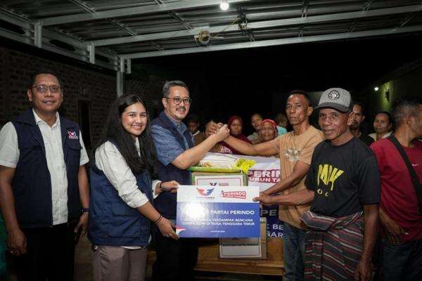Partai Perindo Salurkan Bantuan untuk Warga Korban Gempa di Manggarai NTT Partai Perindo Salurkan Bantuan untuk Warga Korban Gempa di Manggarai NTT