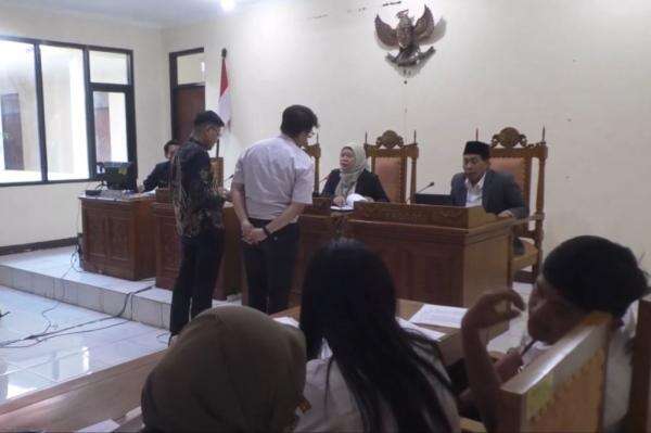 Sidang KIP Jateng, Bonatua Silalahi Tegaskan Tak Mundur dari Sengketa Ijazah Jokowi Sidang KIP Jateng, Bonatua Silalahi Tegaskan Tak Mundur dari Sengketa Ijazah Jokowi