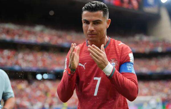 Cristiano Ronaldo Turun Tangan! Pimpin Misi Datangkan Kapten MU ke Al Nassr Cristiano Ronaldo Turun Tangan! Pimpin Misi Datangkan Kapten MU ke Al Nassr