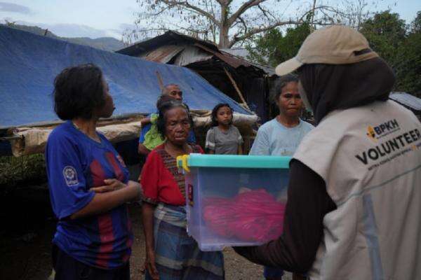 BPKH Salurkan Bantuan untuk Korban Bencana NTT, Layanan Kesehatan hingga Sembako BPKH Salurkan Bantuan untuk Korban Bencana NTT, Layanan Kesehatan hingga Sembako