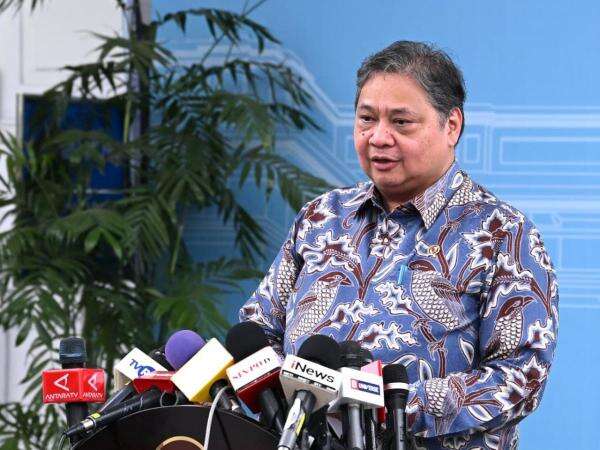 Airlangga: Daerah Terdampak Bencana Alami Kontraksi Ekonomi, Logistik Terhambat Airlangga: Daerah Terdampak Bencana Alami Kontraksi Ekonomi, Logistik Terhambat