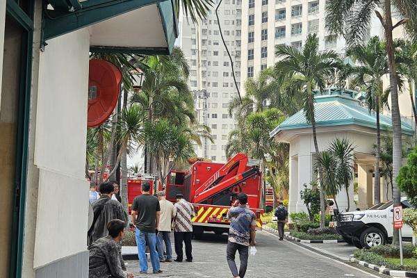 Detik-Detik Kebakaran Apartemen di Tanah Abang, Terdengar Teriakan Minta Tolong Detik-Detik Kebakaran Apartemen di Tanah Abang, Terdengar Teriakan Minta Tolong