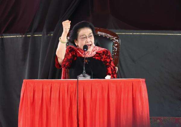 PDIP Sering Kritik Pemerintah, Megawati: Saya Bukan Musuh Pak Prabowo, Dia Sahabat Saya! PDIP Sering Kritik Pemerintah, Megawati: Saya Bukan Musuh Pak Prabowo, Dia Sahabat Saya!